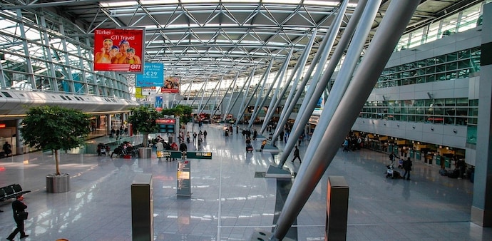 The proposed Kalyani airport would make the Kolkata Metropolitan Area the first multi-airport region in eastern India. The proposed Kalyani airport would make the Kolkata Metropolitan Area the first multi-airport region in eastern India.