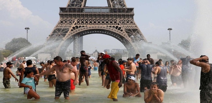 Hospitals in France have treated more than 3,000 patients for heat-related illnesses in a single 24-hour period, prompting officials to activate emergency health measures. Hospitals in France have treated more than 3,000 patients for heat-related illnesses in a single 24-hour period, prompting officials to activate emergency health measures.