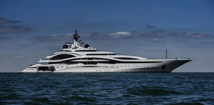 Al Lusail, the 404-foot flagship yacht of Qatar’s Emir, Sheikh Tamim bin Hamad Al Thani Al Lusail, the 404-foot flagship yacht of Qatar’s Emir, Sheikh Tamim bin Hamad Al Thani