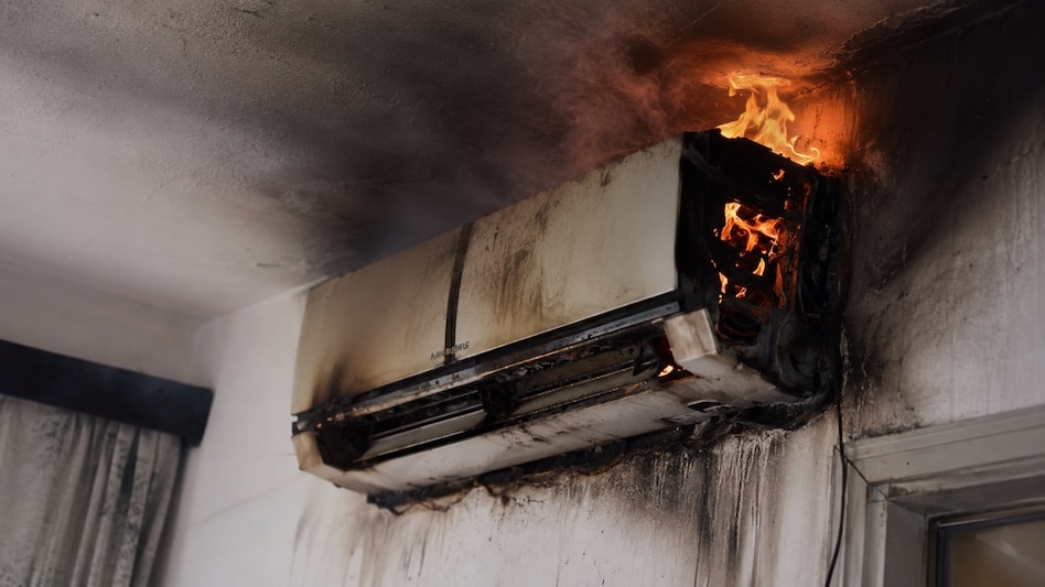 The fire remained confined to the flat, though smoke spread up to two floors above. The fire remained confined to the flat, though smoke spread up to two floors above.