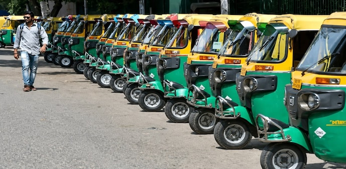 Existing CNG autos can continue operating until the end of their permitted lifespan, but any replacement vehicle must be electric. Existing CNG autos can continue operating until the end of their permitted lifespan, but any replacement vehicle must be electric.