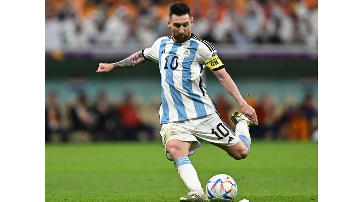 Why are left-footed footballers so valuable? Check the science behind Messi's magic