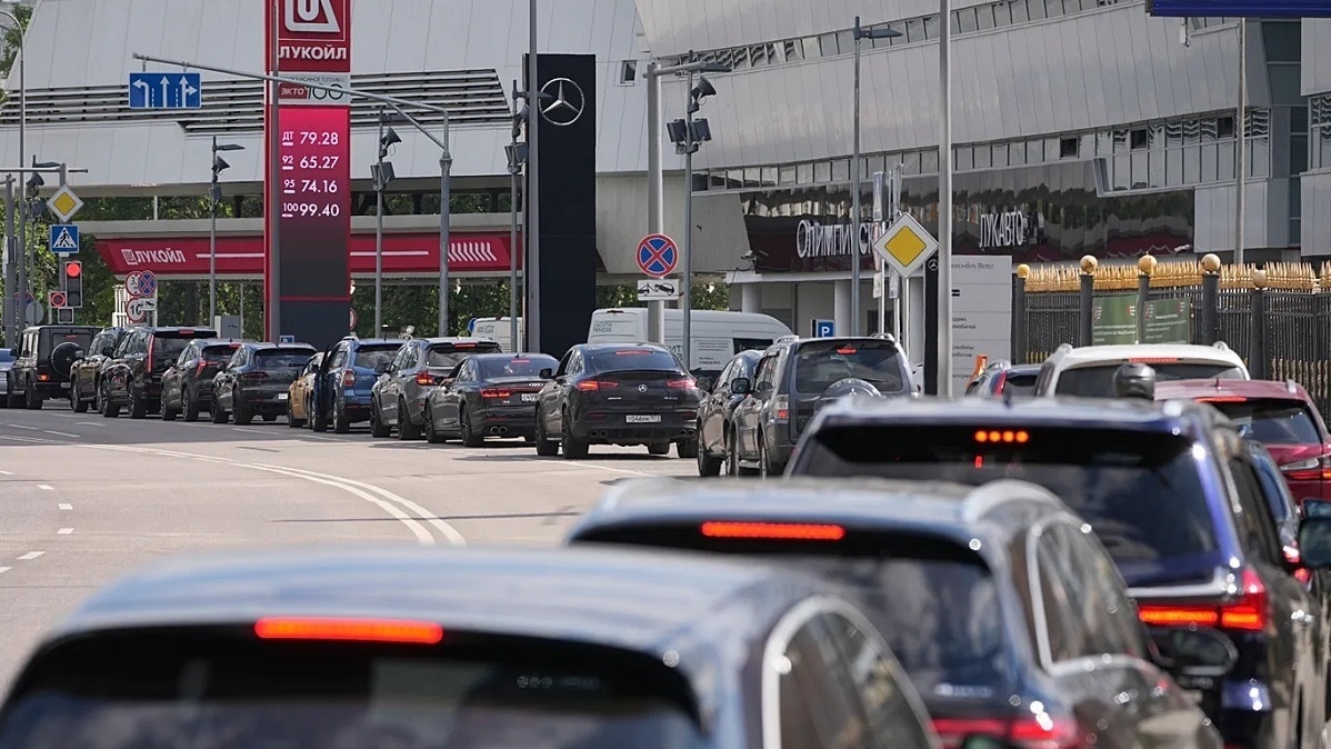 Empty pumps, endless lines: Ukraine's drone strikes choke Russian fuel output to 20-year low