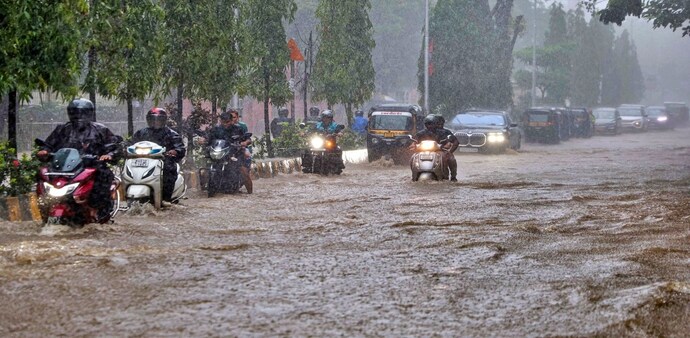 Red alert, runway suspended, 217 delays: How Mumbai's monsoon is crippling air travel Red alert, runway suspended, 217 delays: How Mumbai's monsoon is crippling air travel