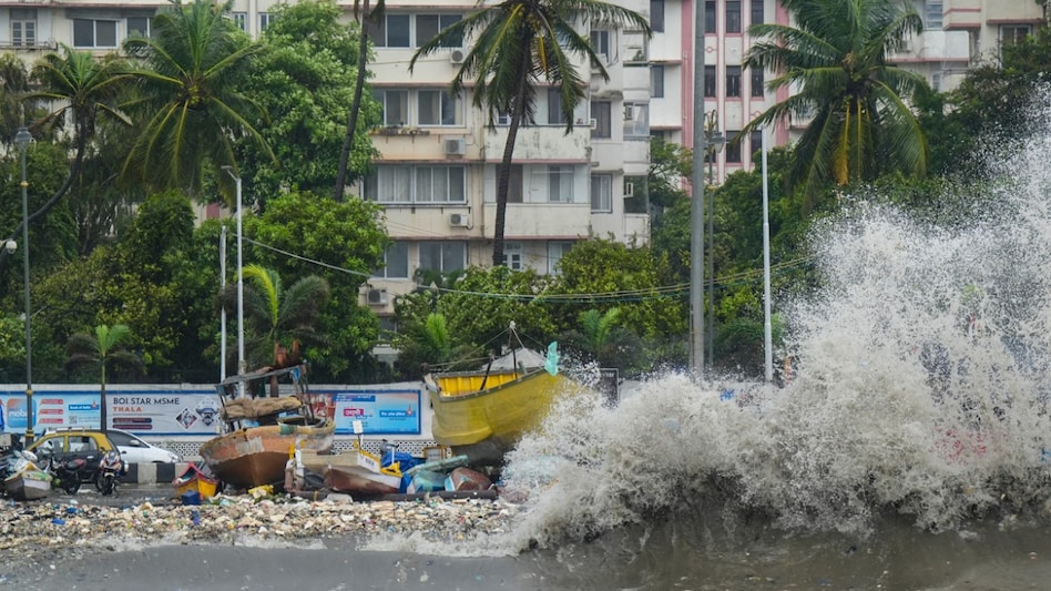 Mumbai rains: Sea waves lash the shoreline near Badhwar Park Mumbai rains: Sea waves lash the shoreline near Badhwar Park