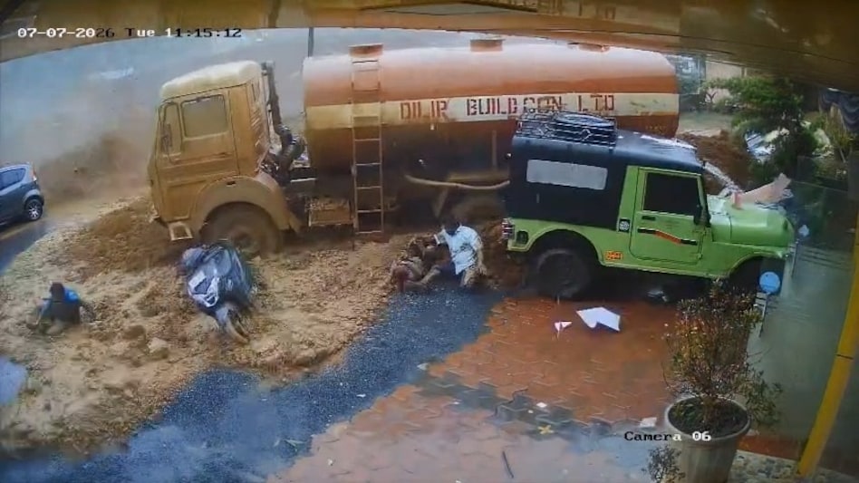 The landslide struck near Meenakshi Bridge at Kalladi, where work is underway on the Anakkampoyil-Kalladi-Meppadi twin tunnel project that will connect Wayanad and Malappuram districts. The landslide struck near Meenakshi Bridge at Kalladi, where work is underway on the Anakkampoyil-Kalladi-Meppadi twin tunnel project that will connect Wayanad and Malappuram districts.