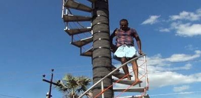 35-year-old palm worker from Tamil Nadu has constructed a staircase round a 55-foot-tall palmyra tree 35-year-old palm worker from Tamil Nadu has constructed a staircase round a 55-foot-tall palmyra tree