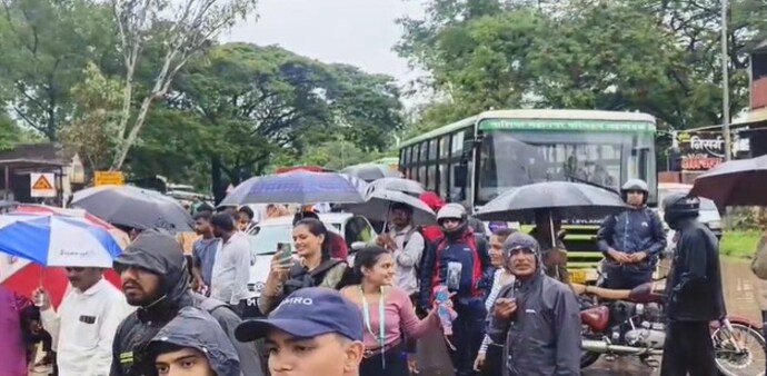 Over 300 students in Nashik miss exams as rain, land subsidence trigger gridlock Over 300 students in Nashik miss exams as rain, land subsidence trigger gridlock