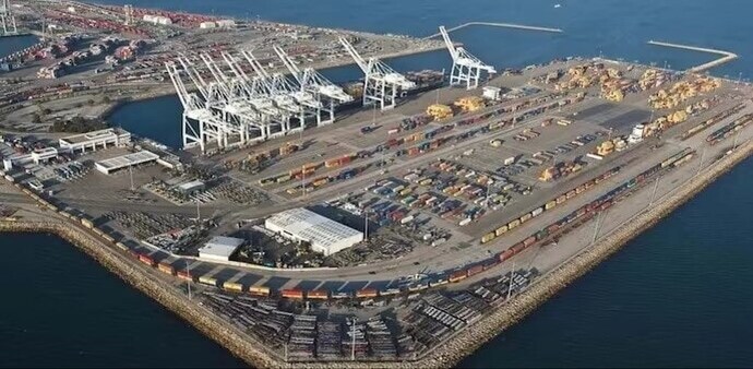 Explosions were reported across Chabahar along with widespread power outages in parts of the city Explosions were reported across Chabahar along with widespread power outages in parts of the city
