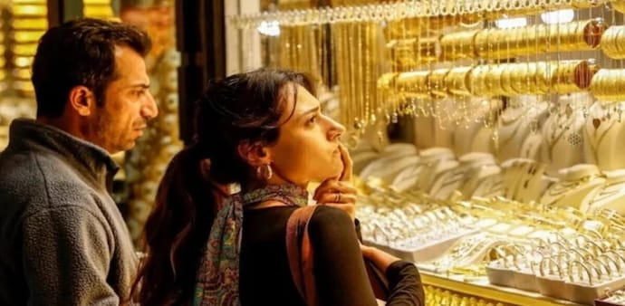 Prices vary slightly across cities due to local taxes, transportation costs, and jewellers’ margins. Prices vary slightly across cities due to local taxes, transportation costs, and jewellers’ margins.