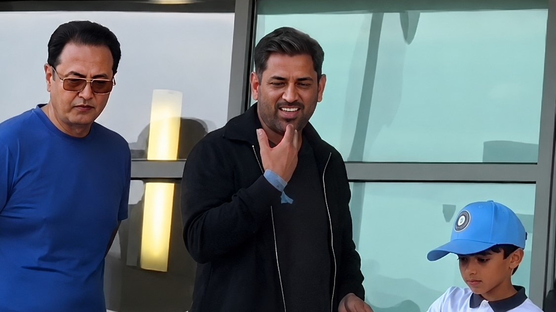 'I've grown old': MS Dhoni tells fans, Captain Cool's candid gesture wins hearts