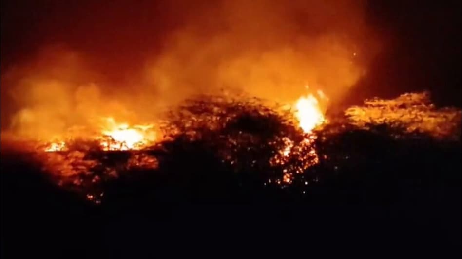 Fire engulfs large area in Jaisalmer’s Raimala Fire engulfs large area in Jaisalmer’s Raimala