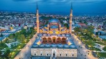 Straddling Europe and Asia, Istanbul blends imperial grandeur and vibrant street life Straddling Europe and Asia, Istanbul blends imperial grandeur and vibrant street life