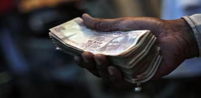 The agency said the payment was part of a larger bribe demand of around ₹15 lakh. The agency said the payment was part of a larger bribe demand of around ₹15 lakh.