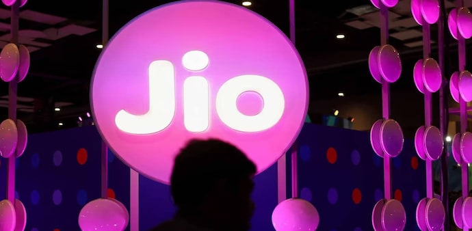 Jio Platforms Q1 earnings: EBITDA came in at Rs 20,865 crore, up 15.1 per cent YoY from Rs 18,135 crore. Jio Platforms Q1 earnings: EBITDA came in at Rs 20,865 crore, up 15.1 per cent YoY from Rs 18,135 crore.