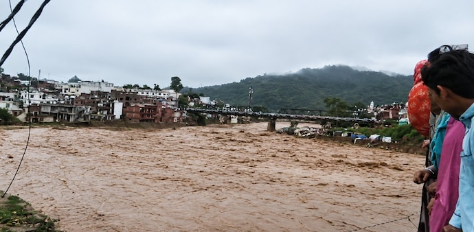 Heavy rain causes flood-like situation in Rajouri Heavy rain causes flood-like situation in Rajouri