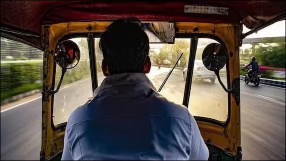 Describing his daily schedule, the driver says he works from morning until afternoon before heading home for lunch, a bath and a short rest. Describing his daily schedule, the driver says he works from morning until afternoon before heading home for lunch, a bath and a short rest.