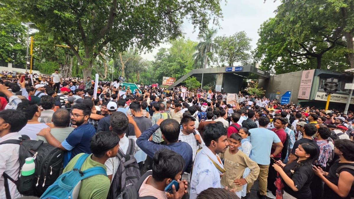 CJP protesters outside Janpath Metro station