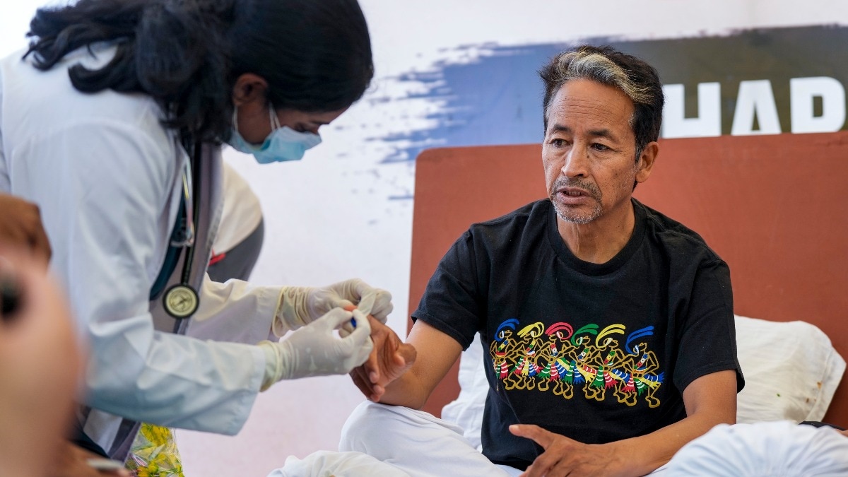 'I will continue my fast': Sonam Wangchuk's handwritten note from hospital; wife lists three conditions