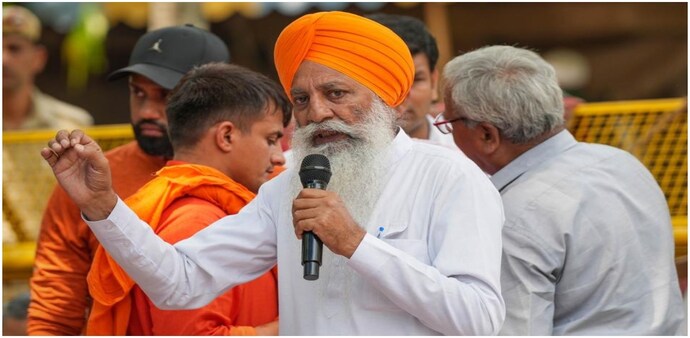 The farmers' convoy departed from Gurdwara Sri Fatehgarh Sahib on Thursday morning, and more than 1,000 farmers had spent the previous night at the sarai of the gurdwara. The farmers' convoy departed from Gurdwara Sri Fatehgarh Sahib on Thursday morning, and more than 1,000 farmers had spent the previous night at the sarai of the gurdwara.