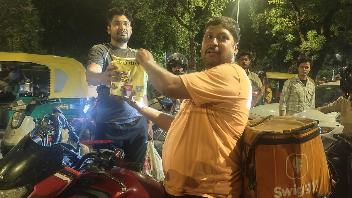 The food items ranged from pizzas, burgers, momos, to thaalis. 