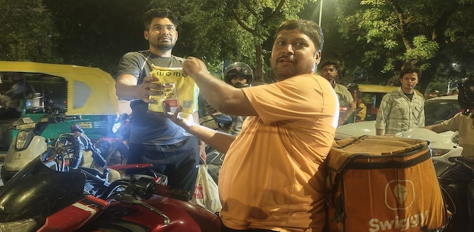 The food items ranged from pizzas, burgers, momos, to thaalis. The food items ranged from pizzas, burgers, momos, to thaalis.