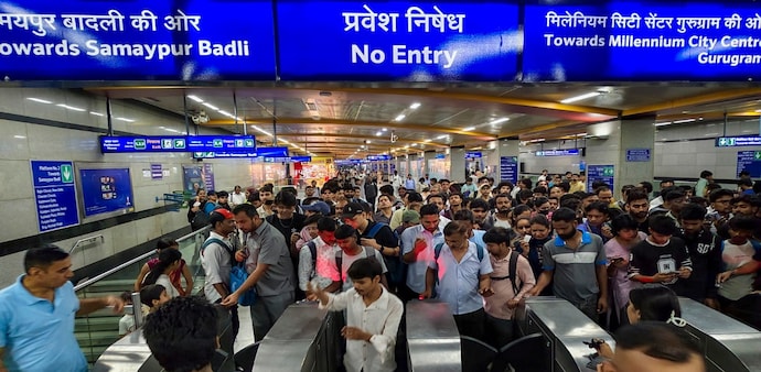 Earlier in the day, the Delhi Metro Rail Corporation (DMRC) announced that 16 stations would remain closed until further notice due to security reasons. Earlier in the day, the Delhi Metro Rail Corporation (DMRC) announced that 16 stations would remain closed until further notice due to security reasons.