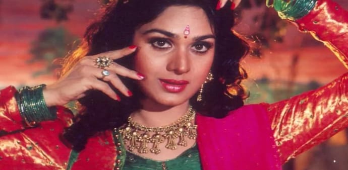 Meenakshi made her acting debut with Painter Babu in 1983, but it was Hero, released later the same year, that transformed her into a star. Meenakshi made her acting debut with Painter Babu in 1983, but it was Hero, released later the same year, that transformed her into a star.