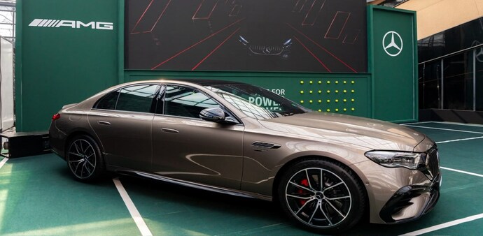 The performance sedan combines AMG performance with plug-in hybrid efficiency. The performance sedan combines AMG performance with plug-in hybrid efficiency.