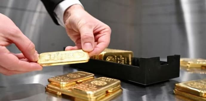 Gold prices in India declined today, with 22-carat gold priced at ₹13,280 per gram, down ₹270 from the previous session. The price of 8 grams of 22-carat gold also fell by ₹2,160 to ₹1,06,240. Gold prices in India declined today, with 22-carat gold priced at ₹13,280 per gram, down ₹270 from the previous session. The price of 8 grams of 22-carat gold also fell by ₹2,160 to ₹1,06,240.
