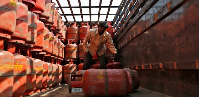 LPG, CNG, PNG prices on July 27: Check rates across major cities LPG, CNG, PNG prices on July 27: Check rates across major cities