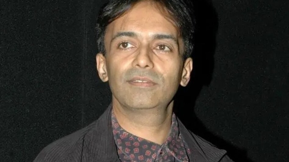 Suneil Anand made his acting debut with Anand Aur Anand in 1984. Suneil Anand made his acting debut with Anand Aur Anand in 1984.