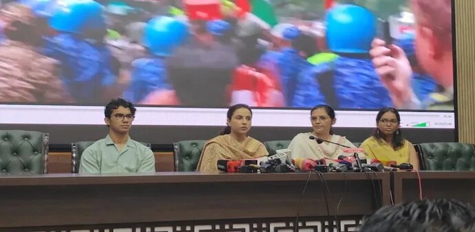 Family members of Delhi Police personnel addressing media. Family members of Delhi Police personnel addressing media.