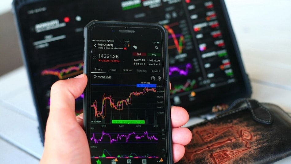 GMDC gained 0.61 per cent to settle at Rs 563.15, while IDFC slipped 0.04 per cent to close at Rs 84.70. GMDC gained 0.61 per cent to settle at Rs 563.15, while IDFC slipped 0.04 per cent to close at Rs 84.70.