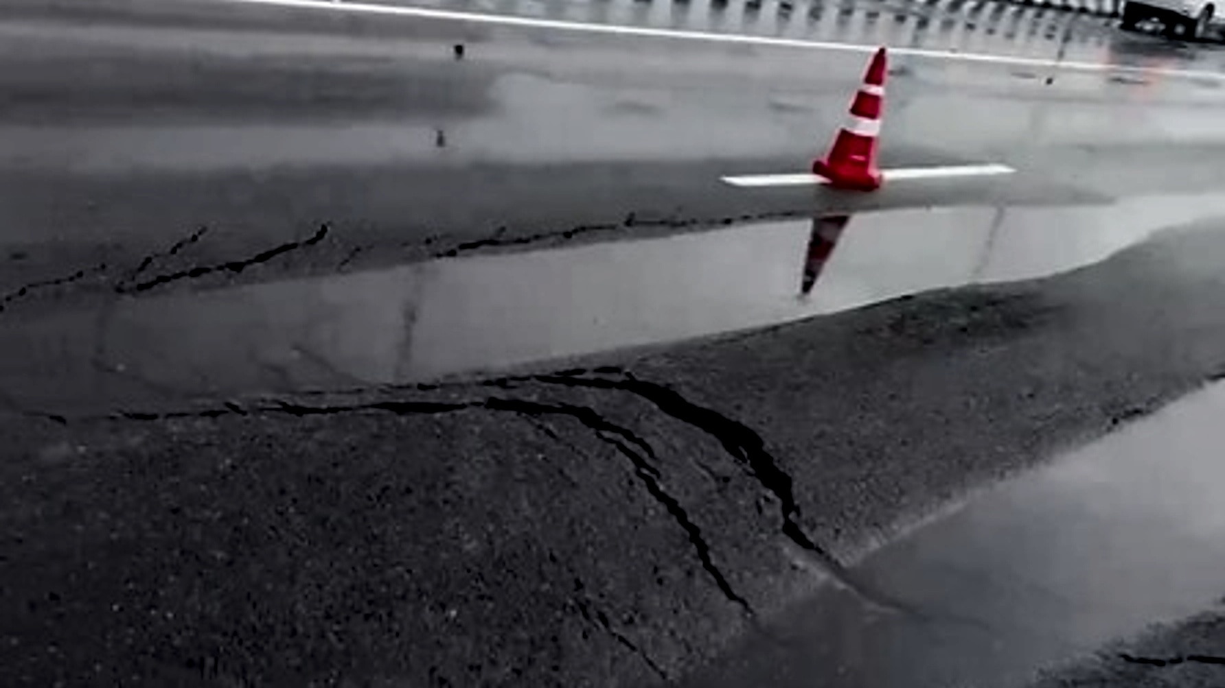 NHAI orders probe after fresh damage appears on Lucknow-Kanpur Expressway