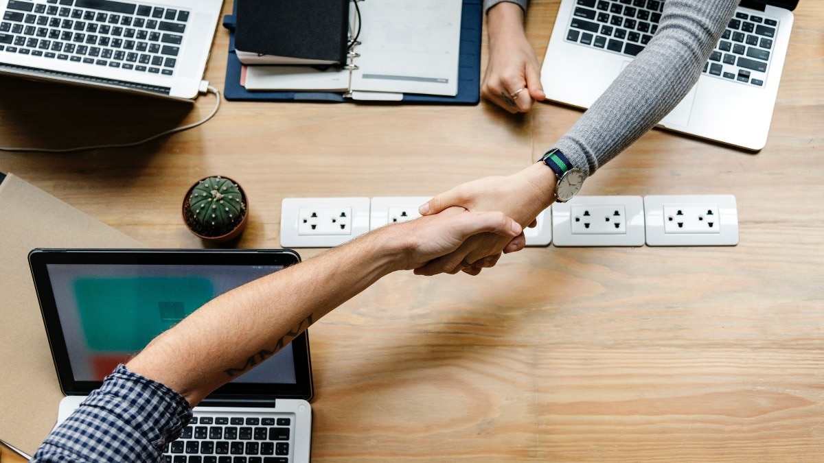 The period between offer acceptance and joining has quietly become the most fragile stage of leadership hiring