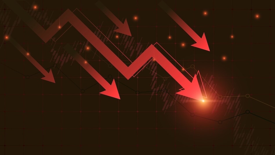 During closing on Monday too, the implementation of Closing Auction Session led to a sharp divergence in the benchmark indices. During closing on Monday too, the implementation of Closing Auction Session led to a sharp divergence in the benchmark indices.