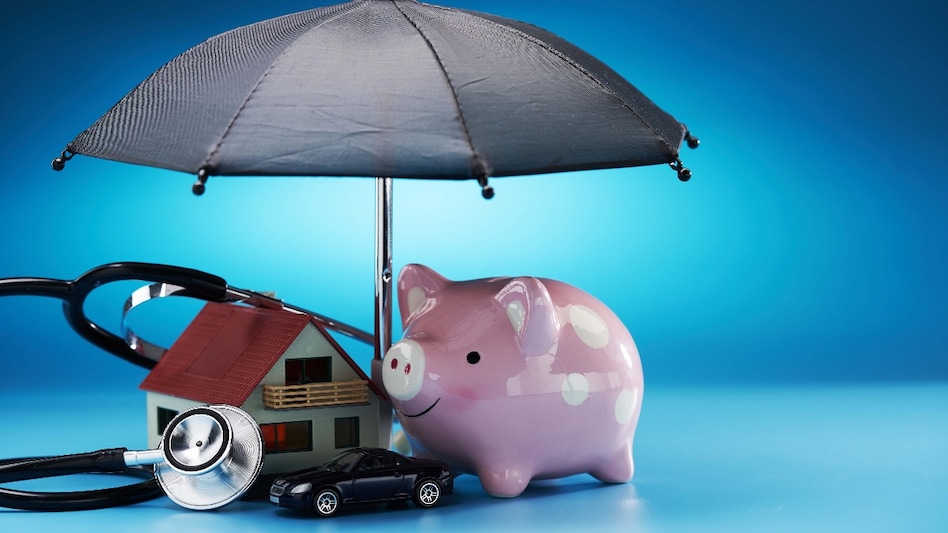A deductible is a fixed amount that the policyholder must pay before the insurer starts paying for eligible medical expenses. A deductible is a fixed amount that the policyholder must pay before the insurer starts paying for eligible medical expenses.