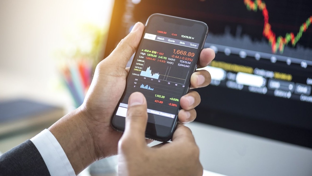 US stocks advanced on Friday after data showed the US economy shed ‌jobs last month and dampened expectations the US Fed would raise interest rates at its September meeting.