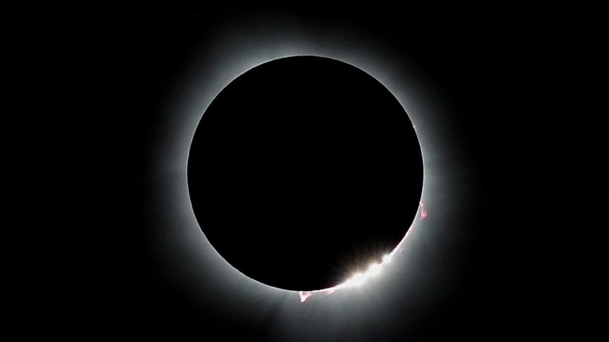 Globally, the eclipse begins at around 15:35 UTC on August 12 and ends at about 19:59 UTC. The greatest eclipse occurs at approximately 17:47 UTC. 