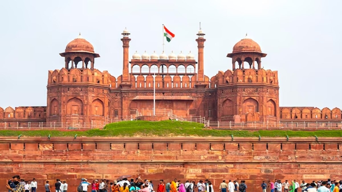 n a departure from standard protocol, official invitation cards dispatched by the Defence Ministry feature all six stanzas of the national song, enabling guests to follow along.