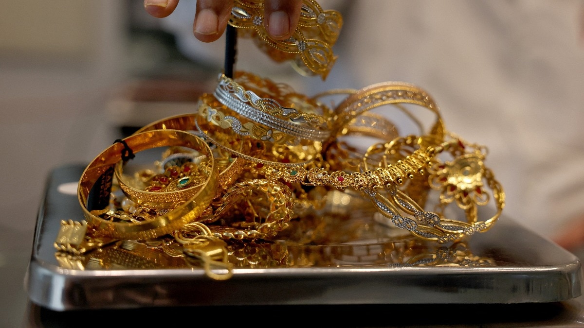 Shankesh Jewellers is engaged in the business of hand-crafted gold jewellery and provides customisation services to clients