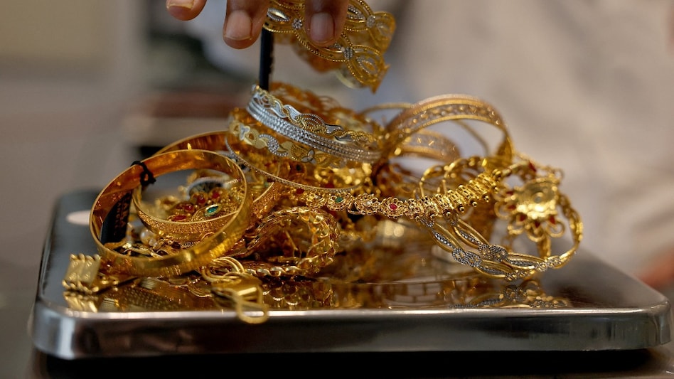 Shankesh Jewellers is engaged in the business of hand-crafted gold jewellery and provides customisation services to clients Shankesh Jewellers is engaged in the business of hand-crafted gold jewellery and provides customisation services to clients