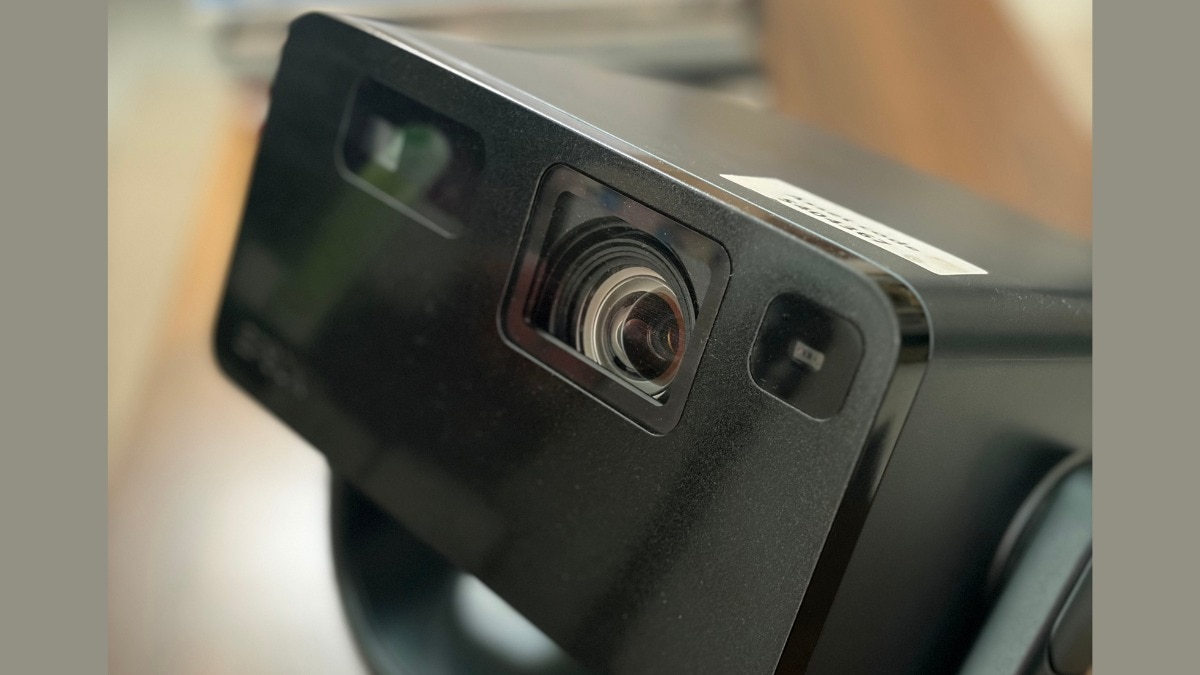Epson EpiqVision Mini EF-22N Review: A Smart Portable Projector That Gets Almost Everything Right