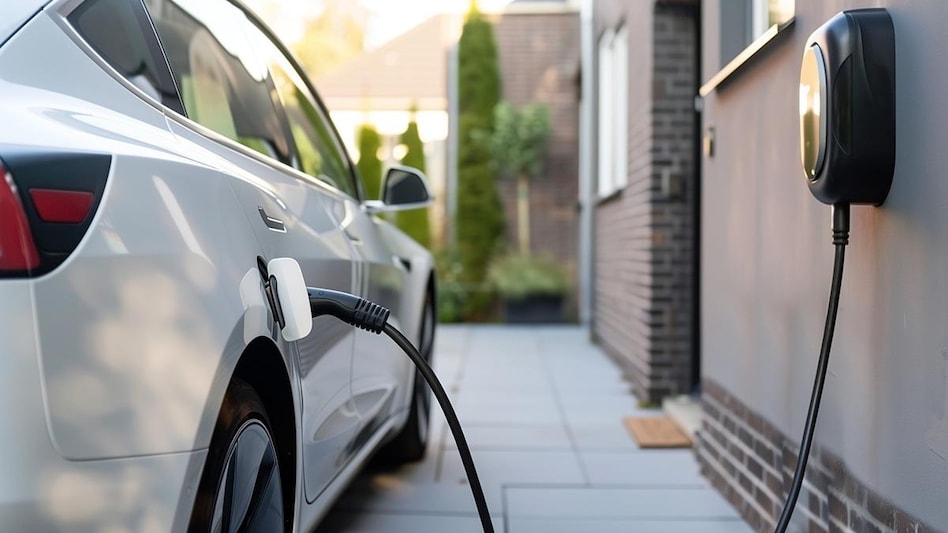 If an EV suffers accidental damage, the claim process generally begins with registering the claim with the insurer. If an EV suffers accidental damage, the claim process generally begins with registering the claim with the insurer.