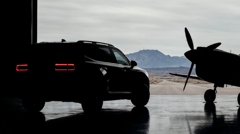 The teaser reveals select design elements of the upcoming 7-seater electric SUV while keeping its overall form under wraps. The teaser reveals select design elements of the upcoming 7-seater electric SUV while keeping its overall form under wraps.