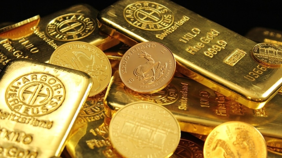 On the Multi Commodity Exchange (MCX), gold futures for October delivery declined as much as 0.8%, or Rs 1,233, to Rs 1,52,233 by 10:22 am. On the Multi Commodity Exchange (MCX), gold futures for October delivery declined as much as 0.8%, or Rs 1,233, to Rs 1,52,233 by 10:22 am.
