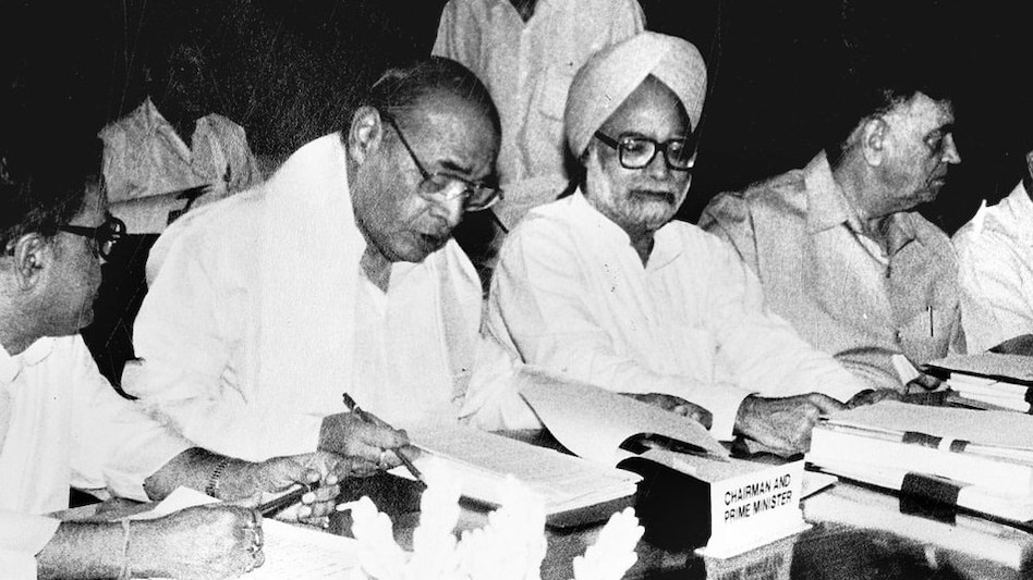 The new government led by Prime Minister P V Narasimha Rao, with Manmohan Singh as finance minister, responded with sweeping economic reforms. The new government led by Prime Minister P V Narasimha Rao, with Manmohan Singh as finance minister, responded with sweeping economic reforms.