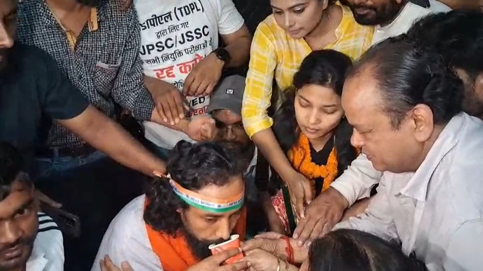 devendra-mahto-hunger-strike-170119805-16x9.jpg