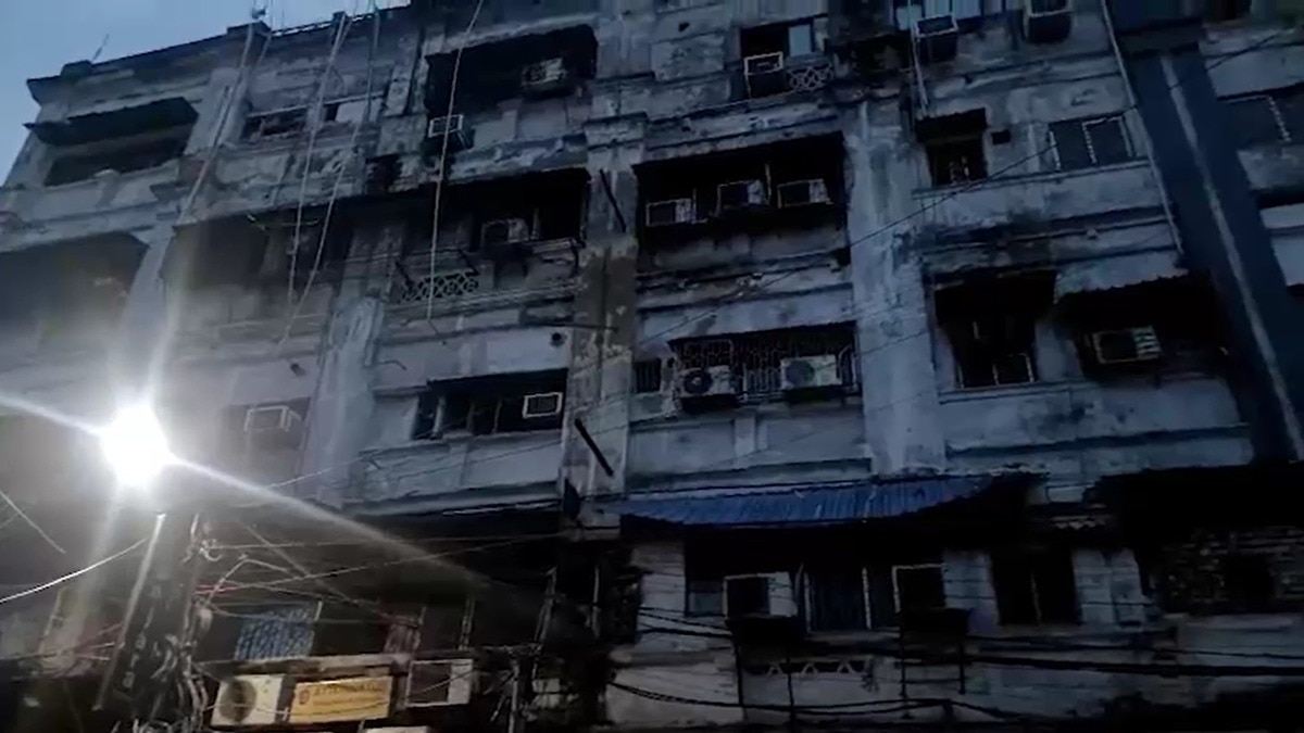 9 people killed as fire tears through Kolkata hotel, several injured